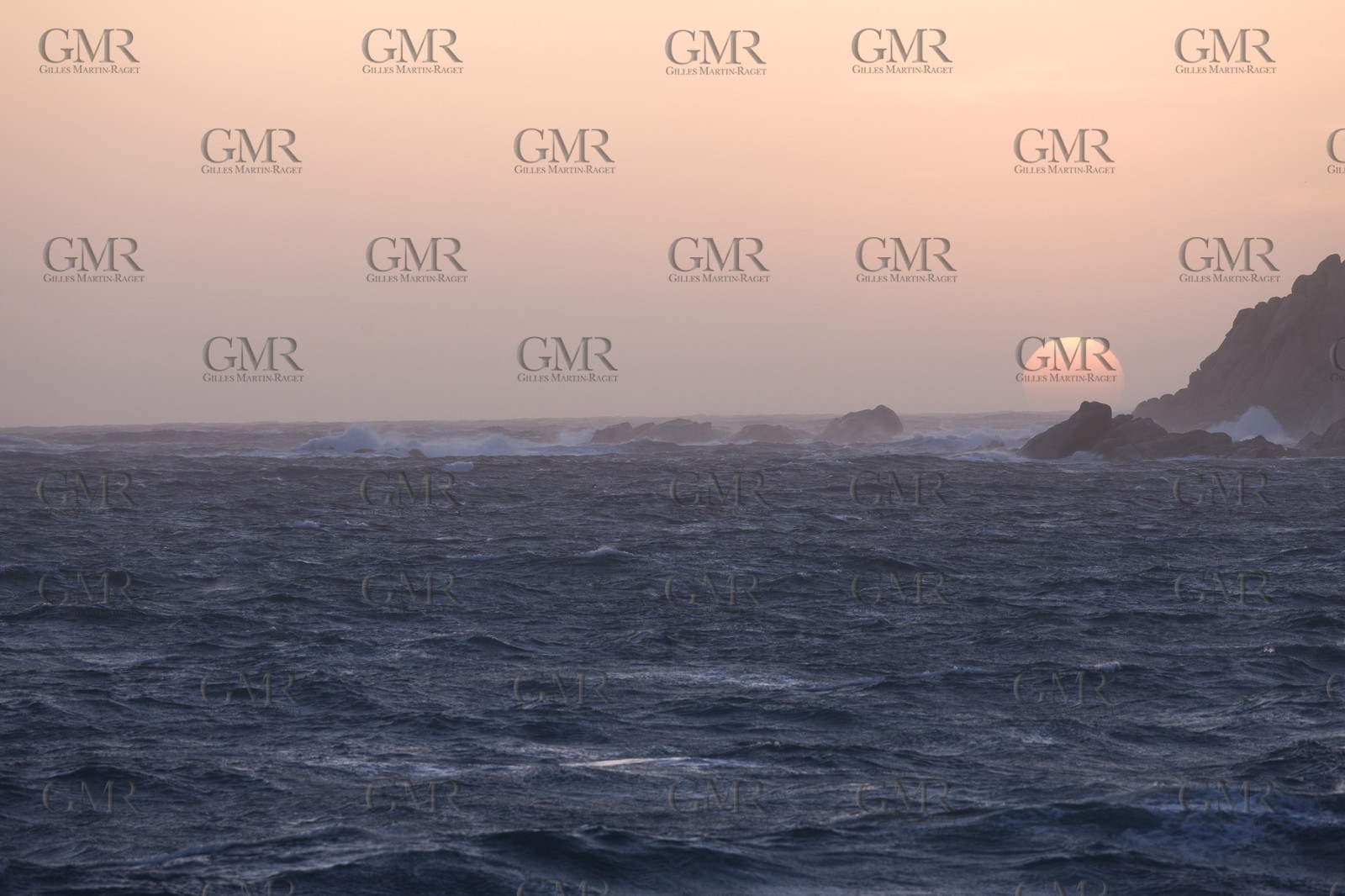 23 04 2008 - - Santa teresa di Gallura (ITA, Sardaigne) -  Mistral gale on the west coast of Testa Cape