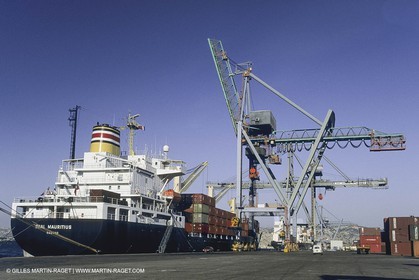 Marine world, Harbor operations