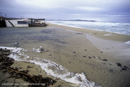 Saint Tropez (FRA, 83) - Plage de Pampelonne l'hiver par coup de vent d'Est