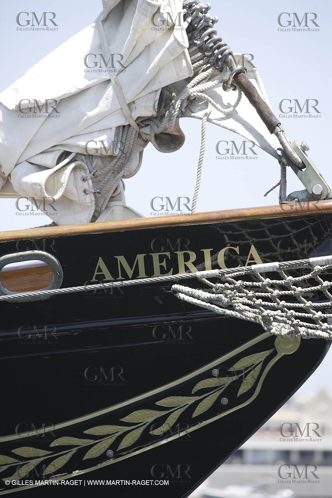 01 07 2007-Valencia (Spain)- 32nd America's Cup - Final Match - Day 7 - America Schooner replica arrives in Port America's Cup