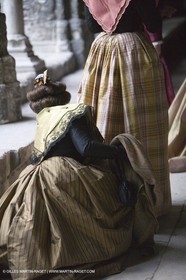 04 03 2007 - Arles - Queen of Arles and her assistants - winter costume trials