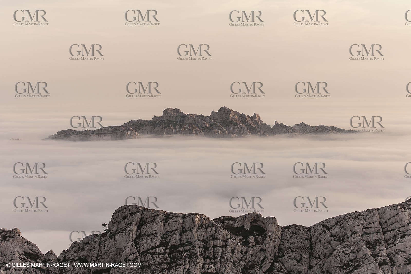 18 07 2012 -Marseille (FRA ) - The Calanques - Unusual foggy conditions
