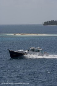 Motor boat running
