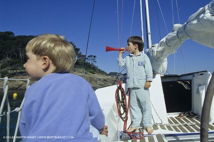 Sailing, cruising, children onboard