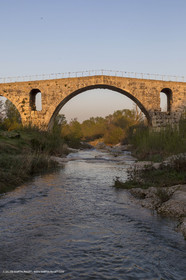 21 04 2018, Bonnieux (FRA,84), Pont Julien et environs