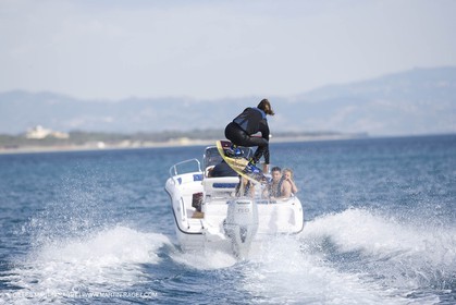 YC9H8925b