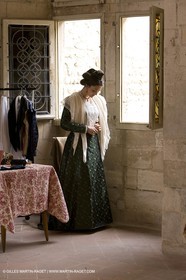 04 03 2007 - Arles - Queen of Arles and her assistants - winter costume trials