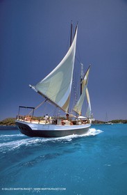 Crusing monohull sailing