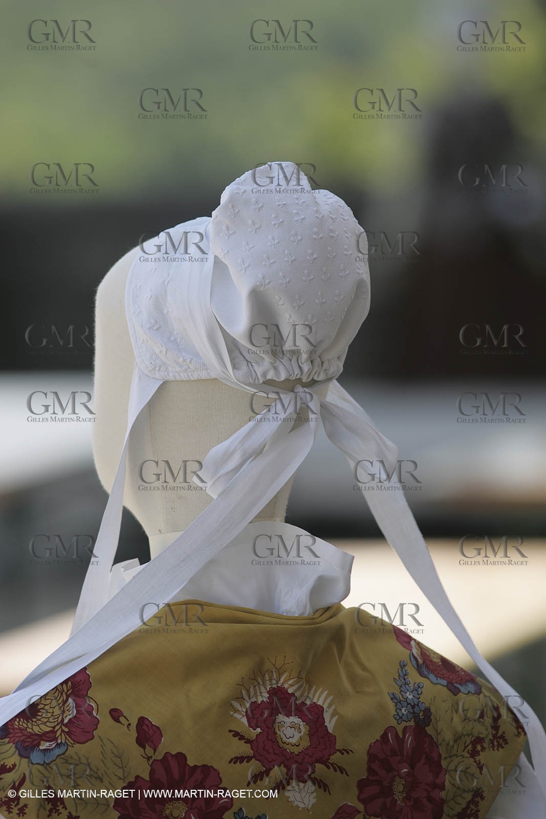 May 2004 - La Tour d'Aigues (FRA, 84) - Old costumes for women of the South exhibition