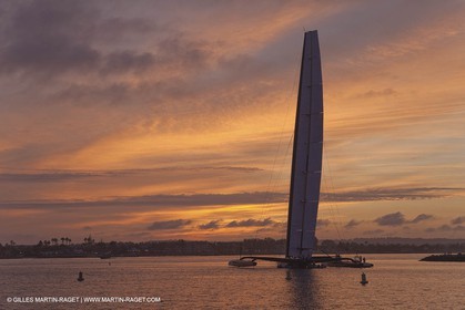 12 11 2009 - San Diego (USA, CA) - 33rd America's Cup - BMW ORACLE Racing - Wing trials, Day 2