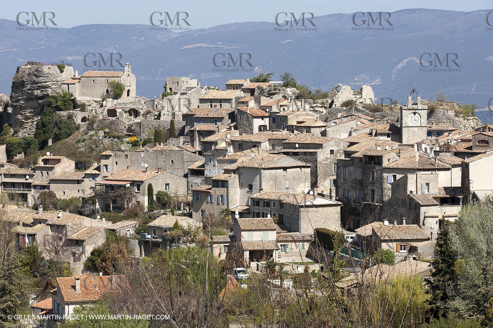 March 30th 2012 - Saint Saignon (FRA, 84) - blooming cherry trees