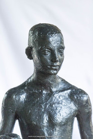 06 03 2016, Saint-Etienne du Grès (FRA,13), Oeuvre de Germaine Richier, Loretto I 1934, Bronze patiné foncé, Numéroté 4 6, fondeur Susse, Paris, 160 x 52 x 35 cm, Collection particulière