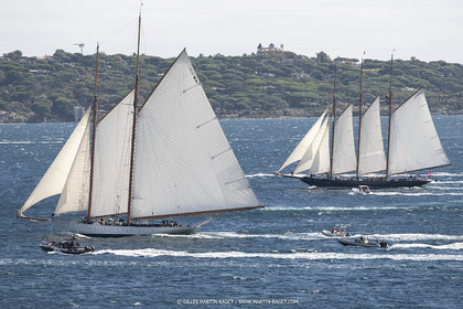 28 09 2022? Saint-Tropez,(FRA,83), Les Voiles de Saint-Tropez 2022 Régate N° 2 poup les modernes, navigation libre pour les grandes goélettes