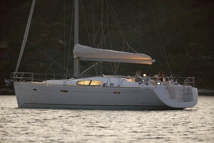 Monocoque de croisiere au mouillage