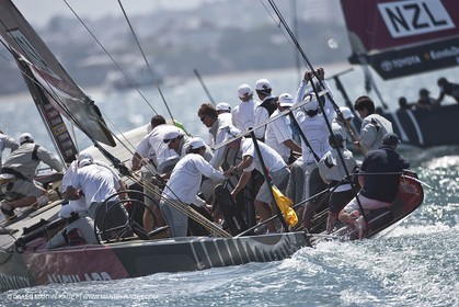 23 01 2009 - Auckland (NZL) -  Louis Vuitton Pacific Series - BMW ORACLE Racing-Tuning up onboard Emirates Team New Zealand yacht