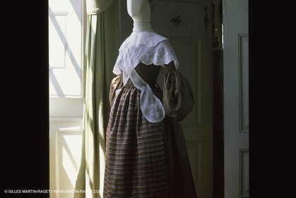 France, Provence, Exposition Costumes de Chateaux