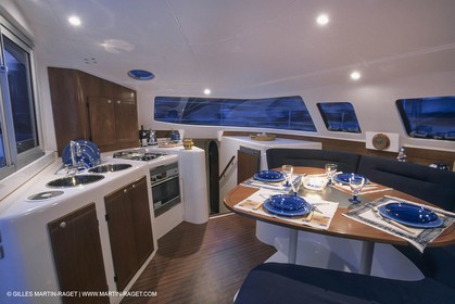 Voile, croisière,multicoque au mouillage