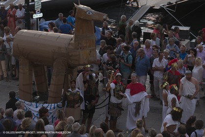 02 10 2014, Saint-Tropez (FRA,83), Voiles de Saint-Tropez 2014, Day 4, défilé des équipages   crew parade