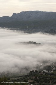 18 07 2012 - Cassis (FRA ) - Les Calanques -  Phénomène d'entrées maritimes - La Nèble (brume, en provençal)