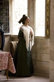 04 03 2007 - Arles - Queen of Arles and her assistants - winter costume trials