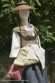 May 2004 - La Tour d'Aigues (FRA, 84) - Old costumes for women of the South exhibition