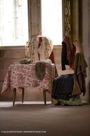 04 03 2007 - Arles - Queen of Arles and her assistants - winter costume trials
