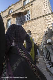 31 10 2013 - Ansouis (FRA,84) - Chateau d'Ansouis - Costumes de l'exposition Habits d'hommes