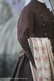 Mai 2004 - La Tour d'Aigues (FRA, 84) Costumes anciens pour l'exposition Femmes du Midi