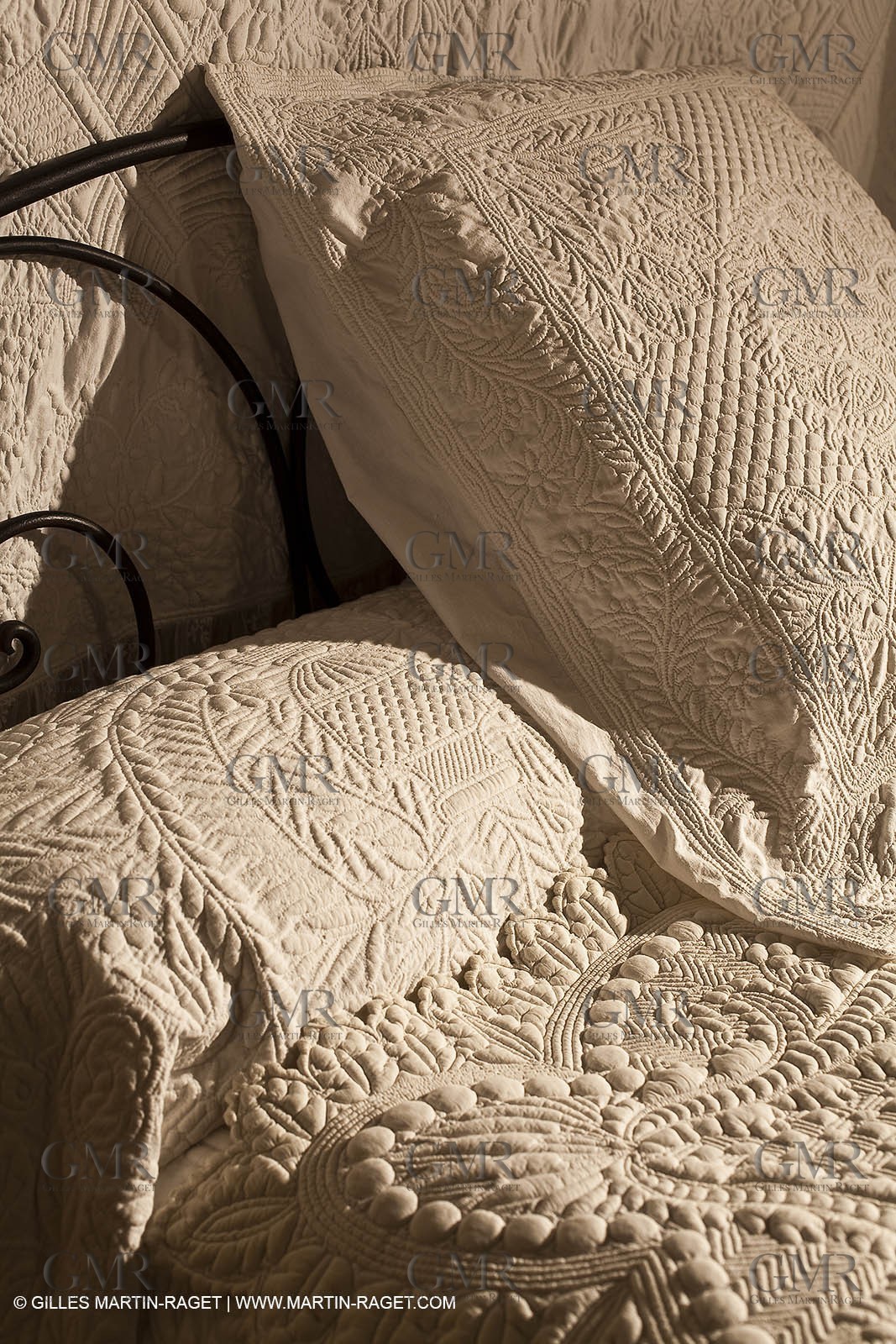 December 2009 - Boutis