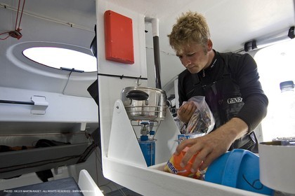 27 09 2008 - Lorient (FRA, 56) - A bord de Generali avec Yann Eliès - Préparation Vendée Globe 2008