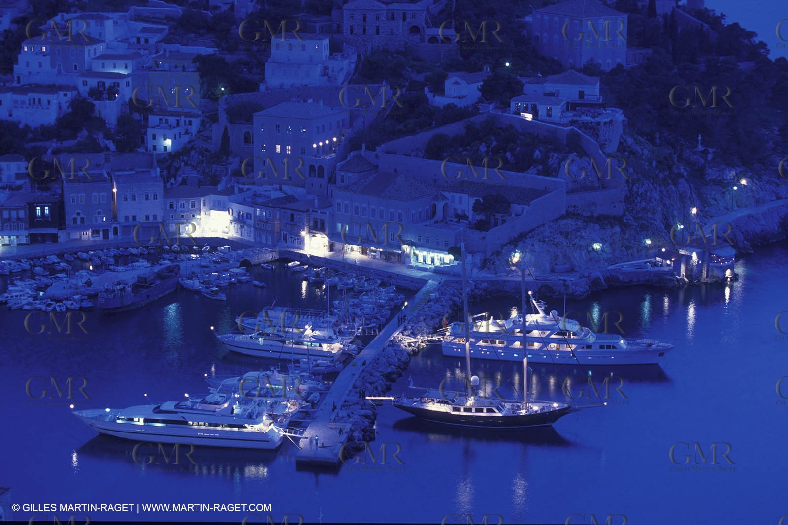 Cruising monohull mooring