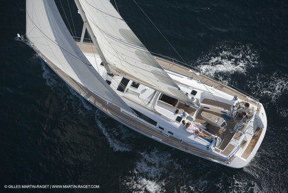 Crusing monohull sailing