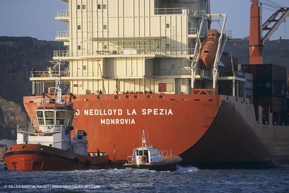 Monde maritime, opérations porturaires, ports, manoeuvres, marine world, harbour operations, maritime shipping,