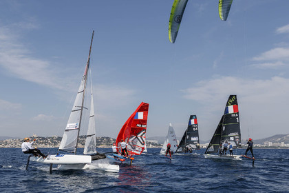 15 04 2024, Marseille (FRA), présentation des sélectionnés olympiques français en voile pour les Jeux Olympiques de Paris 2024.  Alex Mazella (Kite hommes - Formula Kite); Laurianne Nolot (Kite femmes - Formula Kite); Nicolas Goyard (Planche à voile hommes - iQFoil); Hélène Noesmoen (Planche à voile femmes- iQFoil); Camille Lecointre-Jeremie Mion (dériveur double mixte - 470); Louise Cervera (Dériveur femmes - ILCA 6); Jean-Baptiste Bernaz (Dériveur hommes - ILCA 7); Tim Mourniac - Lou Berthomieu (Multicoque mixte - Nacra 17); Clément Péquin - Erwan Fischer (Skiff hommes - 49er); Sarah Steyaert-Charline Picon (Skiff femmes - 49er FX).