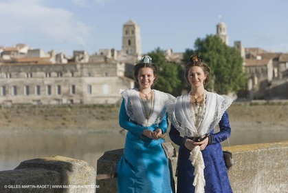 17 juin 2008-  Arles (Fra,13) - Deux reines d'Arles, Caroline Serre et Nathalie Chay