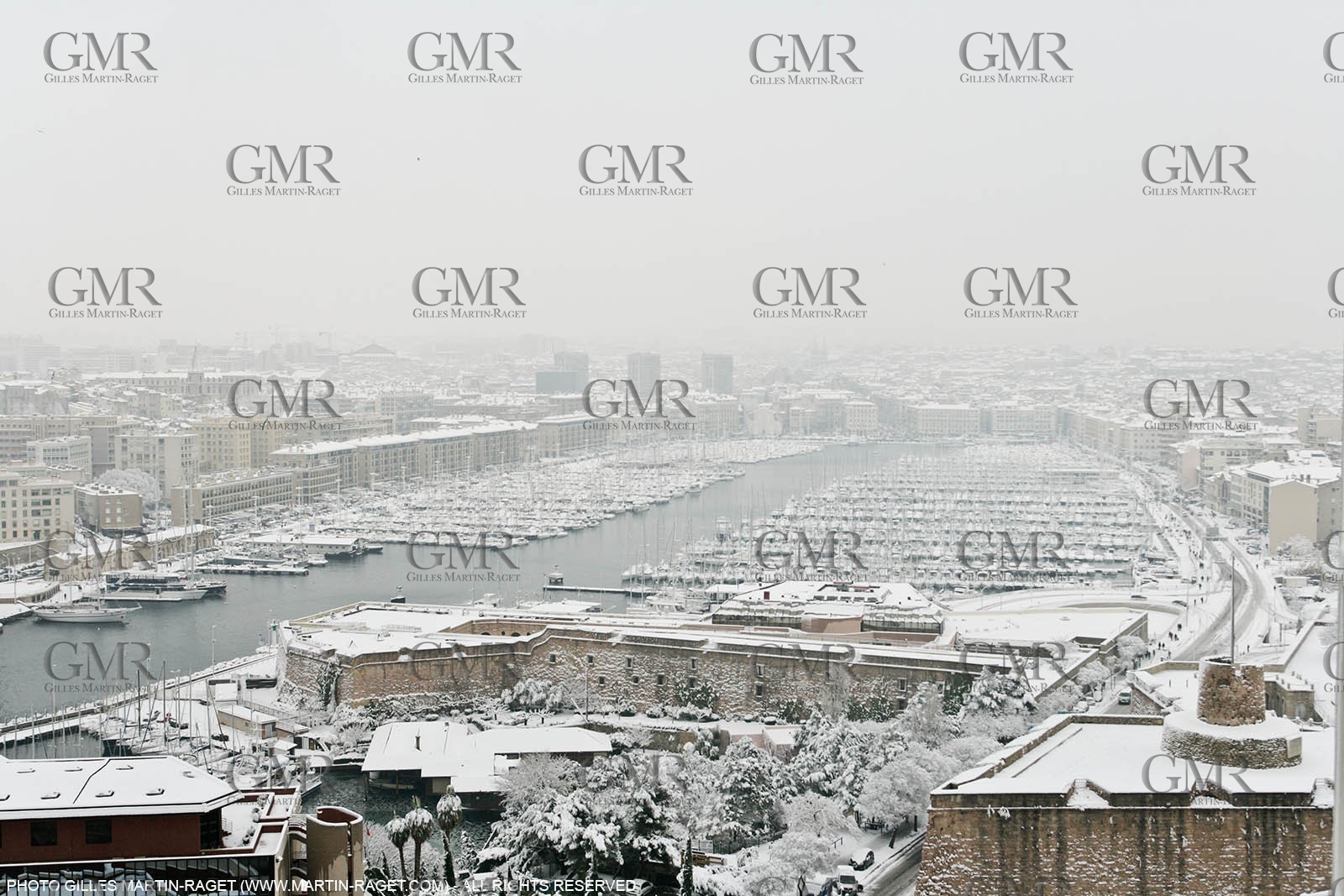 07 01 2009 - Marseille (FRA,13) - Exceptional snow amount on the city