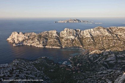 04 04 2009 - Marseille (FRA, 13) - Les Calanques - Marseille as seen from the top of the Baou Rond