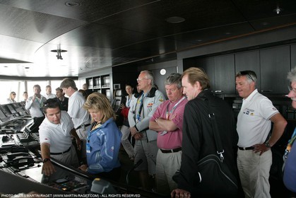 17 05 2007-Valencia (Spain)- 32nd America's Cup - Louis Vuitton Cup - Semi-final - Day 4 - San Francisco event presentation to Syndicate representative onboard Rising Sun