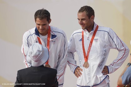 18 08 2008 - Qingdao (CHN) - Jeux Olympiques 2008 - Jour 10 - Medal race - Nicolas Charbonnier Olivier Bausset médaille de bronze