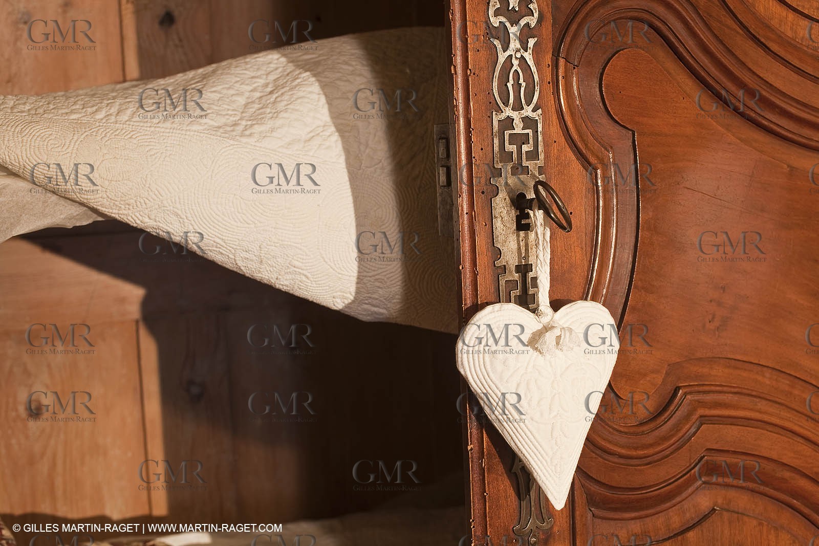 December 2009 - Boutis