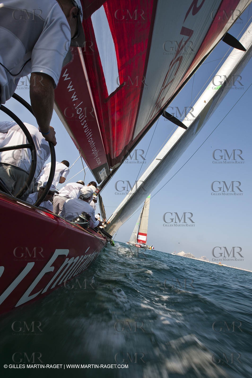 14 11 2010 - Dubai (UAE) - Dubai Louis Vuitton Trophy -  BMW ORACLE Racing - Training - Onboard Vs All 4 one