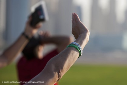 21 11 2010 - Dubai (UAE) - Dubai Louis Vuitton Trophy -  - Day off - James Spithill and Peter Lester go paragliding