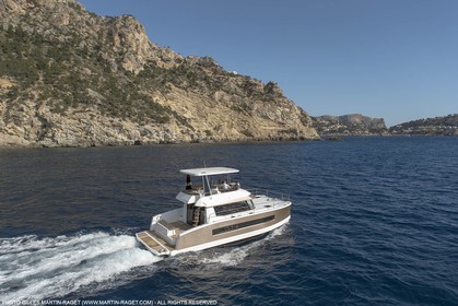 08 04 2015, Andraitx (Isla de Mallorca, Islas Baleares, ESP), Chantier Fountaine-Pajot, Motor Yacht 37