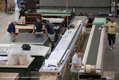 11 07 2009 - Anacortes (USA,CA) -33rd America's Cup - BMW ORACLE Racing - Wing construction at Core Builders