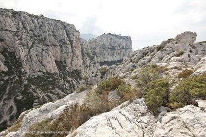 20 03 2009 - Marseille (FRA, 13) - Les Calanques - Falaises de L'Oule (à g.) et de Castelviel