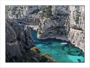 Produit : Tirage photo réalisé par nos soins sur imprimante jet d'encre professionnelle Epson à partir de 8 encres ultrachrome inaltérables (label Digigraphie).Formats au choix : . 30x40 cm. 50x70 cm. 80x120 cm.Choix des papiers :. Papier standard brillant 250 gr., filet noir, marge blanche, tirage non signé. Papier haut de gamme satiné 290 gr. filet noir, marge blanche, tirage vérifié et signé par l'auteur.. Autres supports (canvas, acrylique, dibond) sur demandeConditionnement : tube cylindrique renforcé.Options pour l'expédition : . colissimo + dépôt boîte aux lettres (France uniquement). Colissimo avec signature à réception. Transporteur express (2 jours ouvrés) avec signature à réceptionCliquez sur caddie pour sélectionner votre formule et démarrer la procédure de commande en ligne