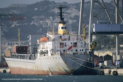 Monde maritime, opérations porturaires, ports, manoeuvres, marine world, harbour operations, maritime shipping,