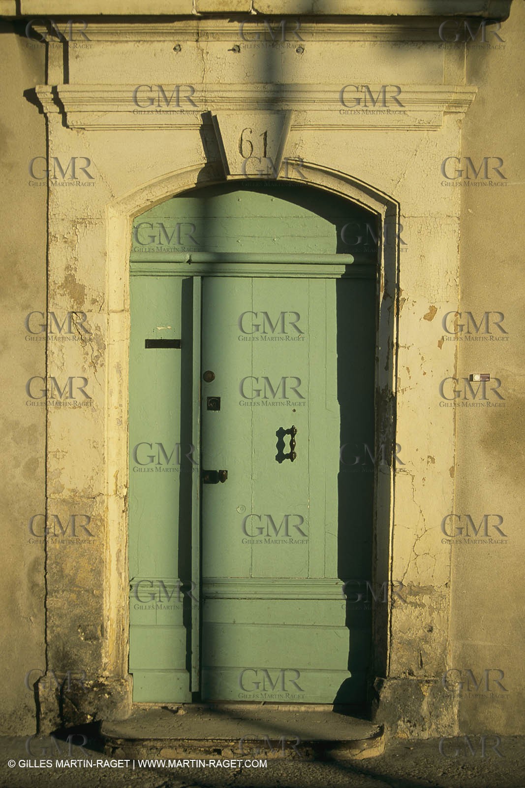 France, Provence, Villages du Luberon, détails, vieilles pierres, portes, toitures