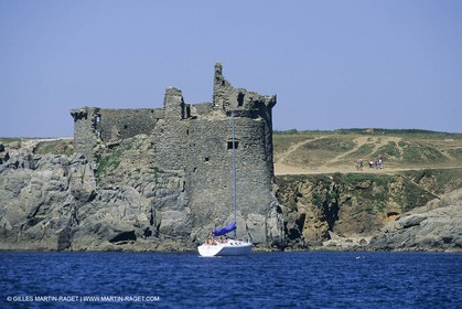 sailing, cruising, monohull at the mooring