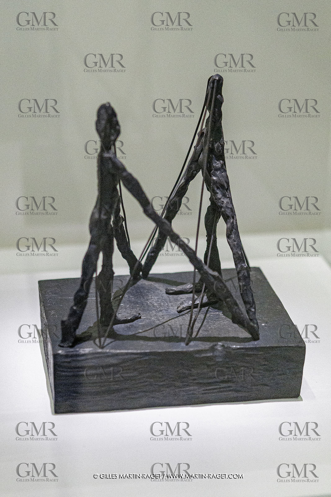 02 05 2023, Paris (FRA), oeuvre de Germaine Richier, Exposition Centre Pompidou 2023, La Lutte, étape de création 1948, Cire et fils sur socle de bois, Pièce unique, 22,5 x 19 x 14,5 cm, Collection particulière